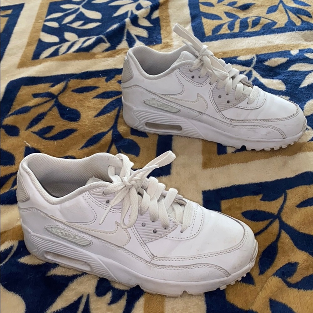 Used Size 6 Nike air MAX sneakers ✨